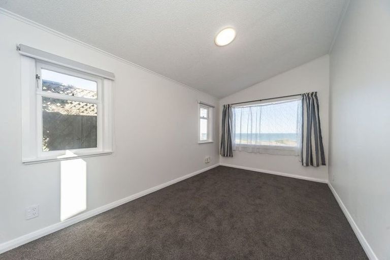 Photo of property in 33 Moa Point Road, Moa Point, Wellington, 6022