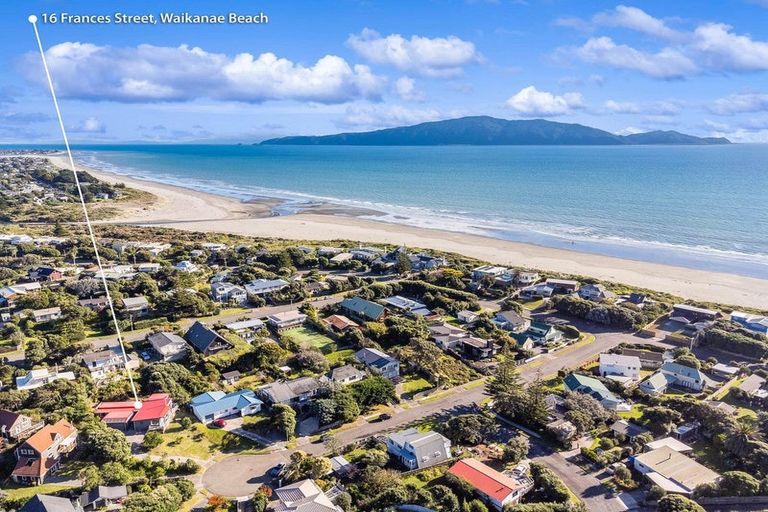 Photo of property in 16 Frances Street, Waikanae Beach, Waikanae, 5036
