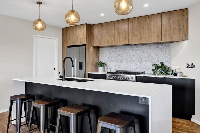 Photo of property in 1 Larlin Drive, Hawera, 4675