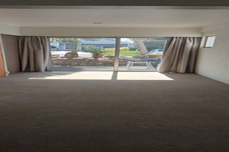 Photo of property in 1/21 Mcbreen Avenue, Northcote, Auckland, 0627