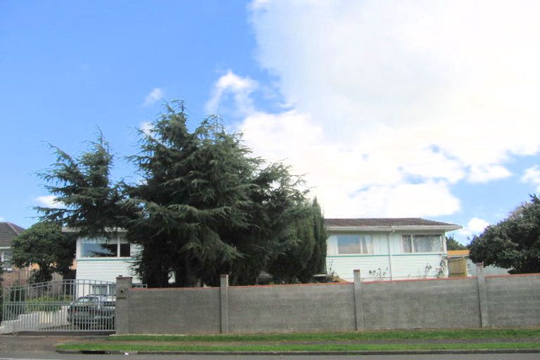 Photo of property in 9 Sutton Crescent, Papatoetoe, Auckland, 2025