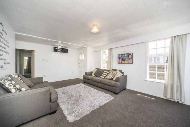 Photo of property in 25 Acacia Street, Kelvin Grove, Palmerston North, 4414
