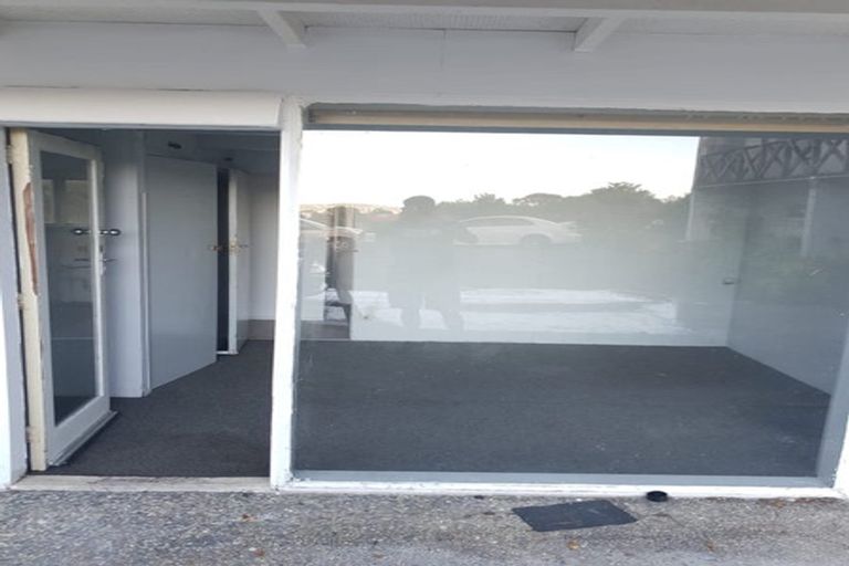 Photo of property in 4/40a West Coast Road, Glen Eden, Auckland, 0602