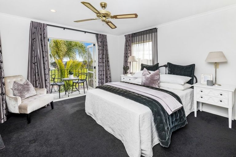 Photo of property in 2 Canonbie Place, East Tamaki Heights, Auckland, 2016