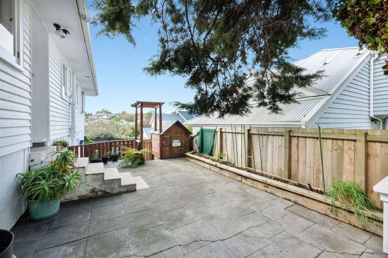 Photo of property in 1/8 Tyne Road, Forrest Hill, Auckland, 0620