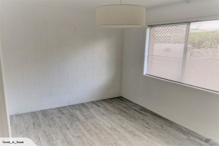 Photo of property in 1/83 Birkdale Road, Birkdale, Auckland, 0626