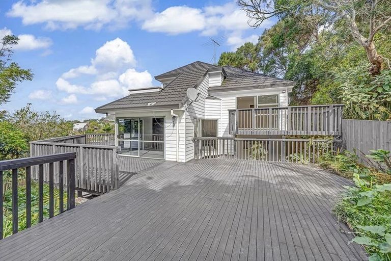 Photo of property in 2/33 Penguin Drive, Murrays Bay, Auckland, 0630
