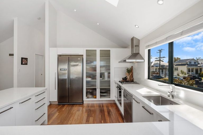 Photo of property in 1/71 Princes Street, Northcote Point, Auckland, 0627