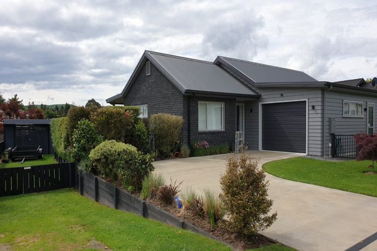 Photo of property in 4 Rogers Place, Kinloch, Taupo, 3377