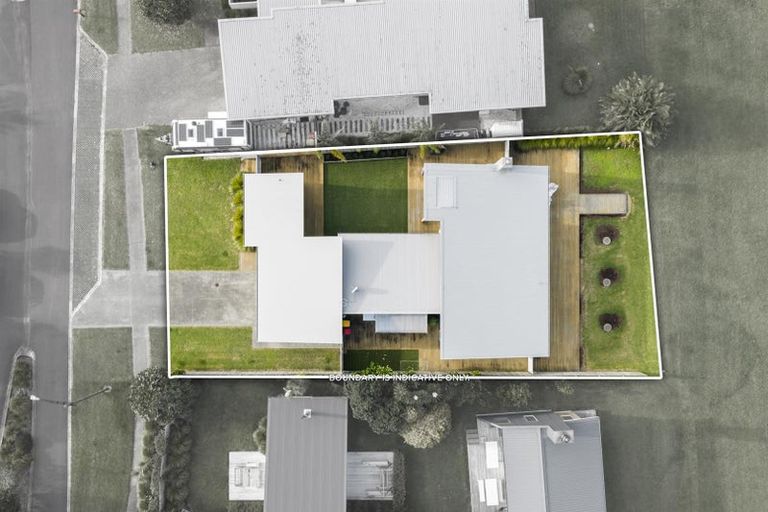 Photo of property in 39 Paraoa Crescent, Omaha, 0986