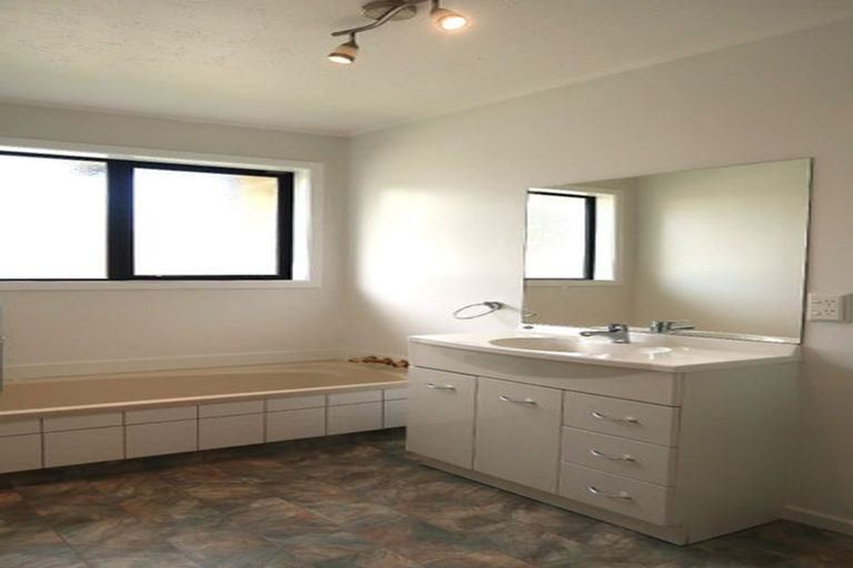 Photo of property in 5a Waimarie Avenue, Paraparaumu, 5032