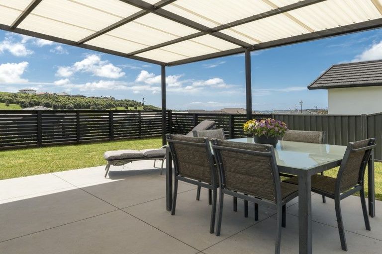 Photo of property in 5 Vantage Place, Omokoroa, 3114