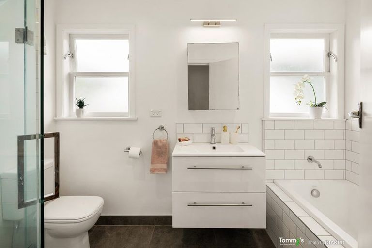 Photo of property in 17 Beach Street, Island Bay, Wellington, 6023