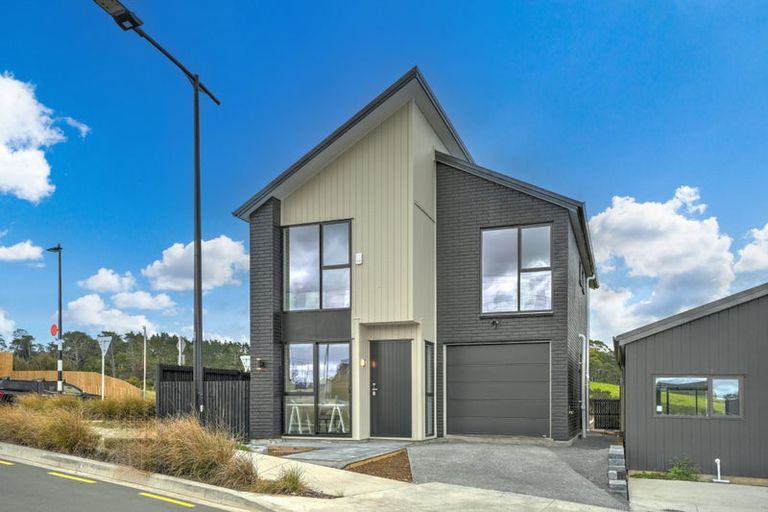 Photo of property in 37 Horokaka Street, Massey, 0614