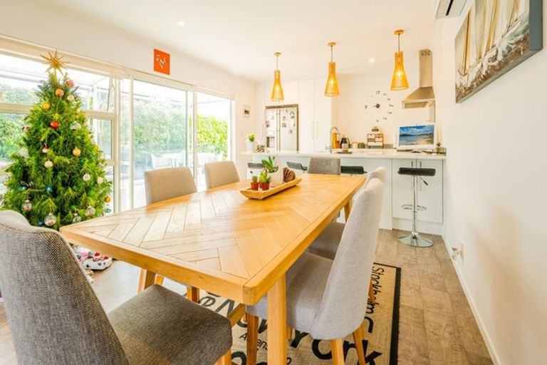 Photo of property in 25 Elizabeth Street, Orewa, 0931