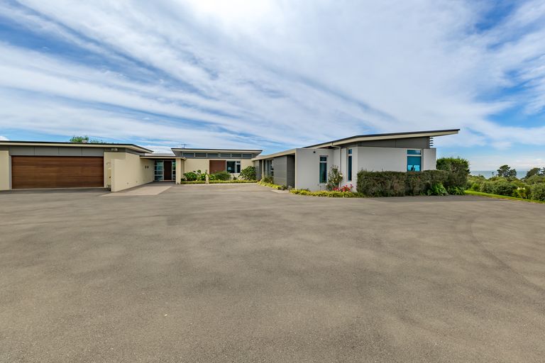 Photo of property in 40 Cliff Road, Tasman, Upper Moutere, 7173