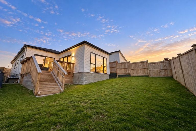 Photo of property in 38 Whakairo Crescent, Gulf Harbour, Whangaparaoa, 0930