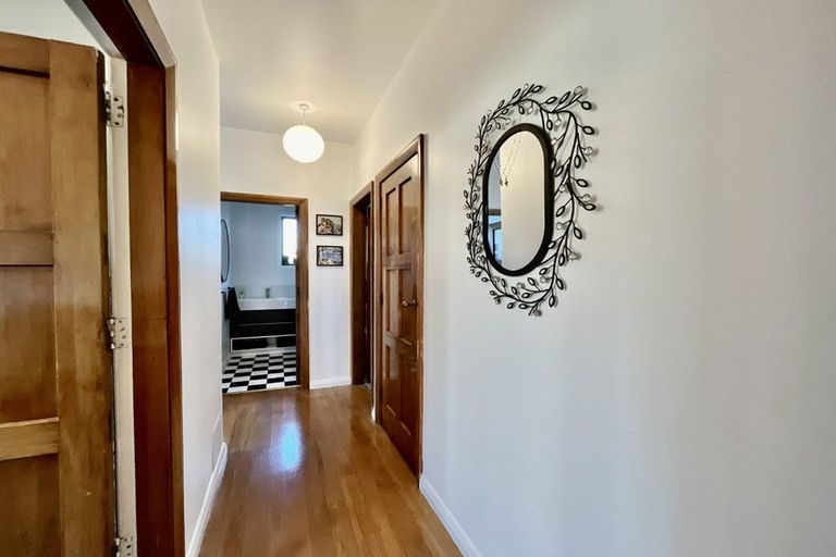 Photo of property in 6 Armstrong Avenue, Saint Martins, Christchurch, 8022