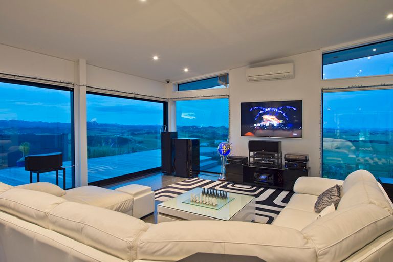 Photo of property in 77 Rangiuru Drive, Parua Bay, Onerahi, 0192