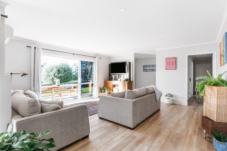 Photo of property in 2 Mckenna Lane, Omokoroa, 3114