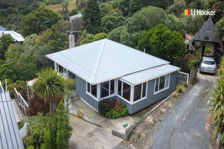 Photo of property in 15 Porterfield Street, Macandrew Bay, Dunedin, 9014