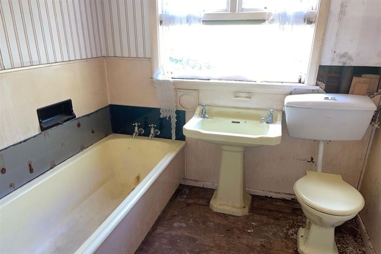 Photo of property in 30 Middlepark Road, Sockburn, Christchurch, 8042