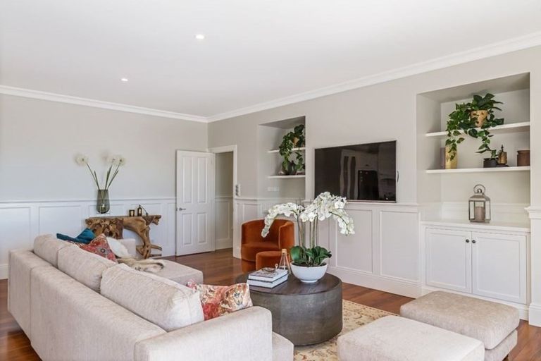 Photo of property in 2e Vipond Road, Stanmore Bay, Whangaparaoa, 0932