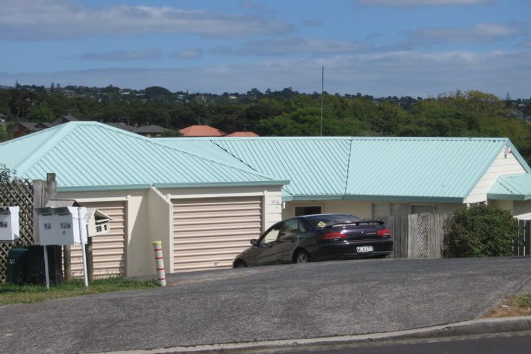 Photo of property in 2/10 Fernlea Rise, Bayview, Auckland, 0629