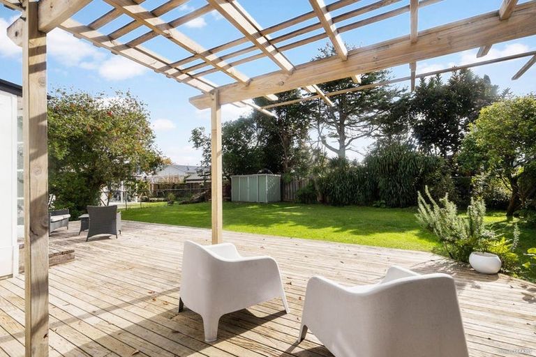 Photo of property in 13 Miller Street, Point Chevalier, Auckland, 1022