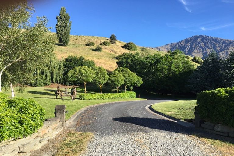 Photo of property in 73 Alec Robins Road, Lake Hayes, Queenstown, 9371