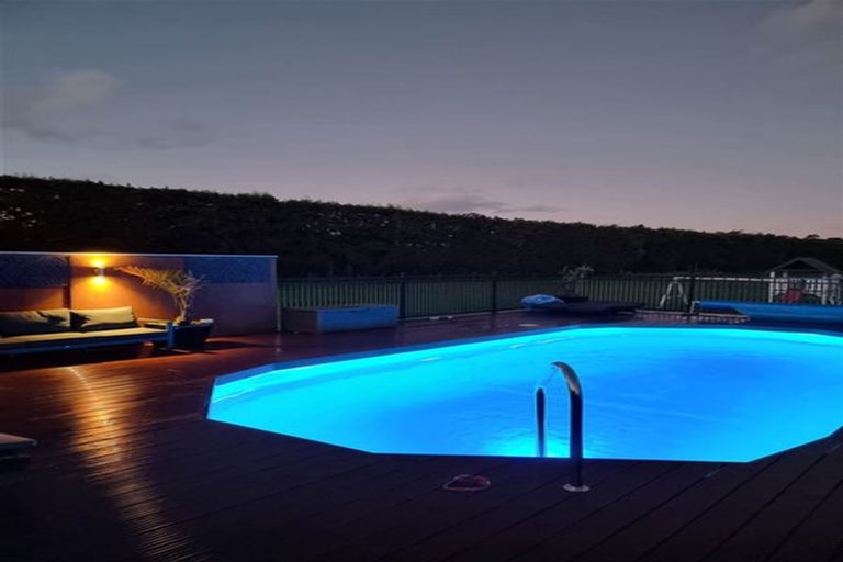 Photo of property in 773 Waitakere Road, Kumeu, 0891