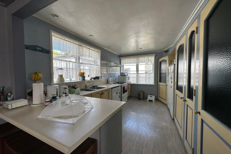 Photo of property in 22 Stokes Valley Road, Stokes Valley, Lower Hutt, 5019