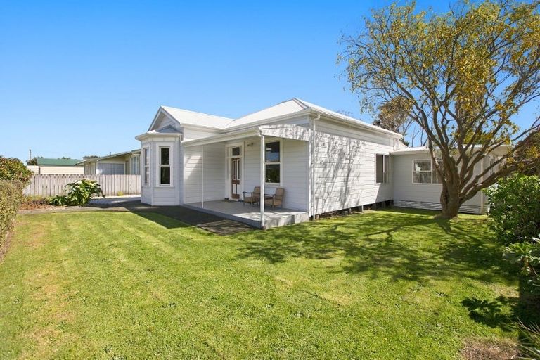 Photo of property in 19 Carey Street, Waitara, 4320