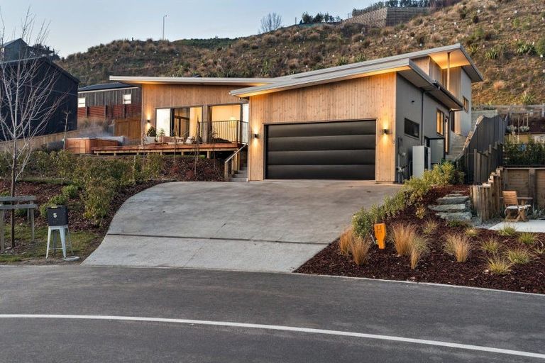 Photo of property in 5 Brodie Avenue, Arrowtown, 9302