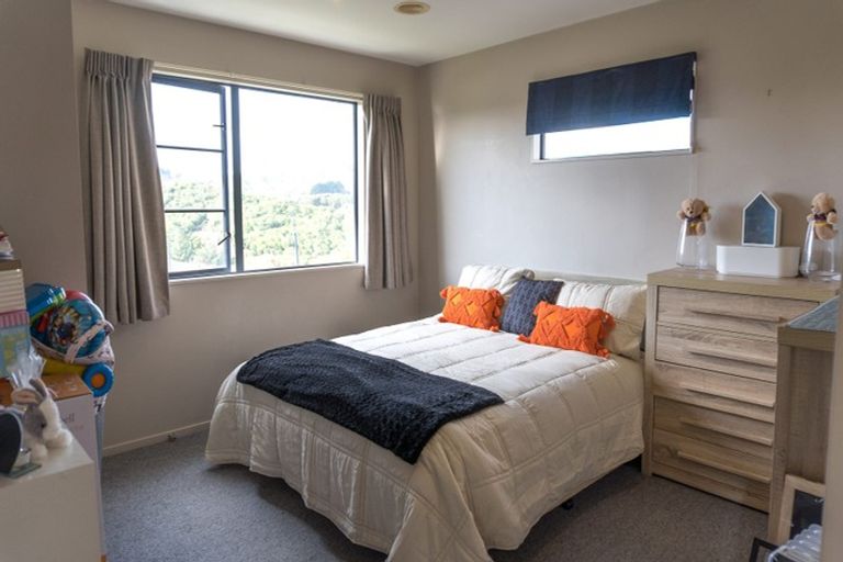 Photo of property in 5 Kaweka Close, Aotea, Porirua, 5024