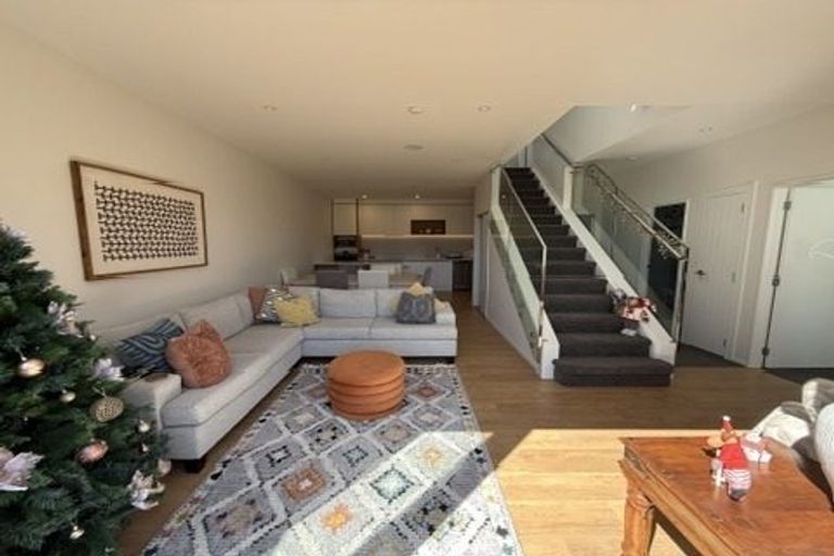 Photo of property in 905e East Coast Road, Northcross, Auckland, 0632