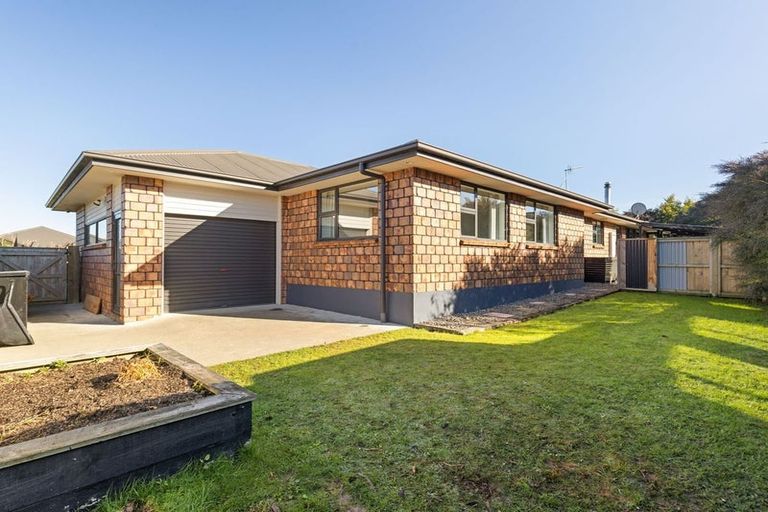 Photo of property in 6 Galea Grove, Kelvin Grove, Palmerston North, 4414