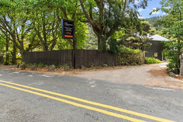 Photo of property in 127 Bethells Road, Waitakere, 0781