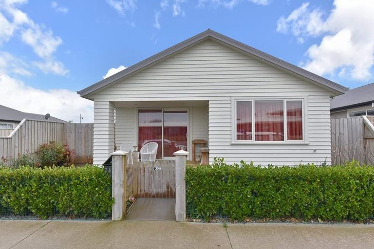 Photo of property in 26 Solander Road, Pegasus, 7612