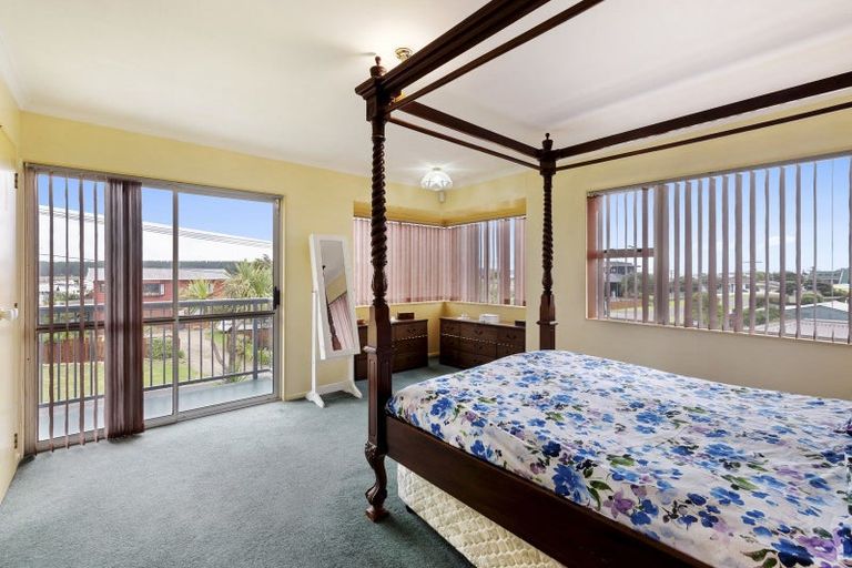 Photo of property in 43 Shortt Street, Foxton Beach, Foxton, 4815