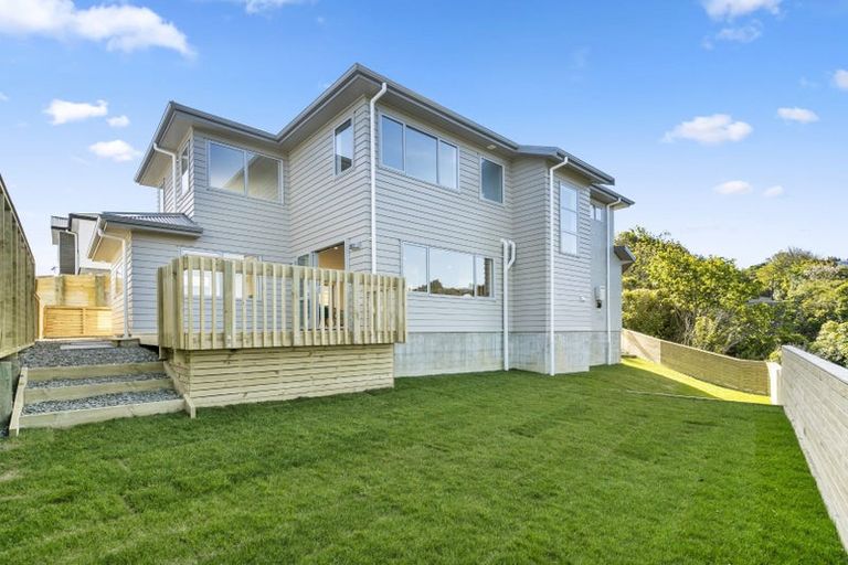 Photo of property in 4 Poto Road, Normandale, Lower Hutt, 5010