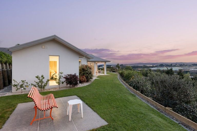 Photo of property in 40 Broadwater Close, Pyes Pa, Tauranga, 3112