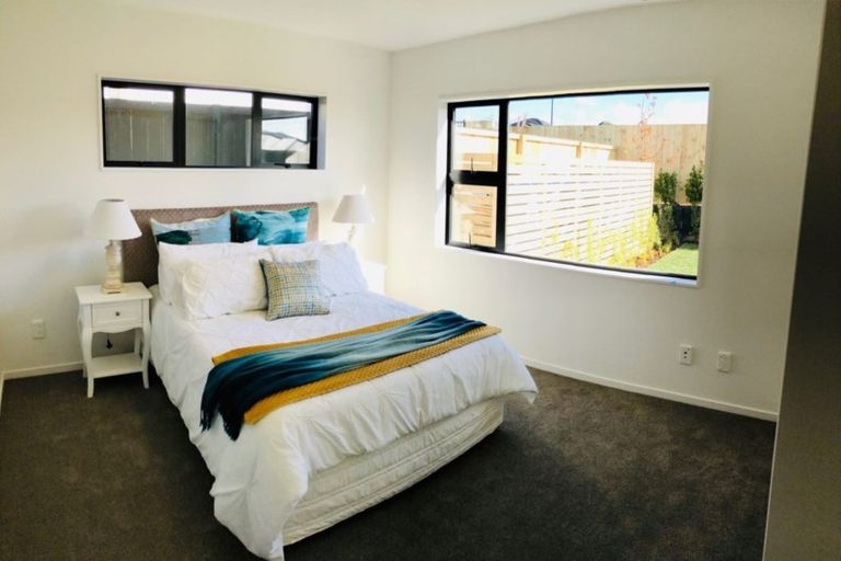 Photo of property in 38 Lumbarda Drive, Kumeu, 0810