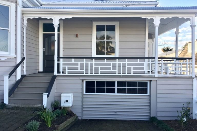 Photo of property in 1/2 Milton Road, Northcote Point, Auckland, 0627