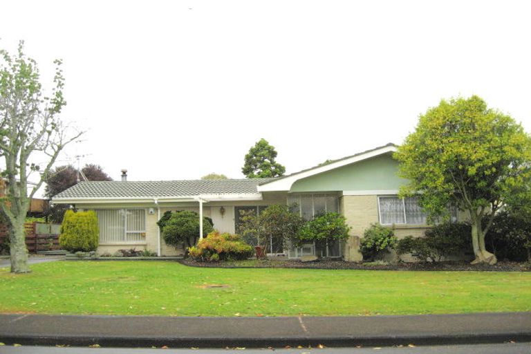 Photo of property in 84 Chichester Drive, Rosehill, Papakura, 2113