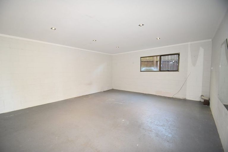 Photo of property in 24 Domain Crescent, Muriwai, Waimauku, 0881