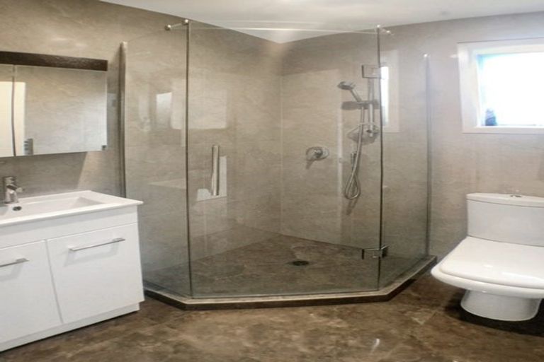 Photo of property in 9a Bruce Road, Glenfield, Auckland, 0629