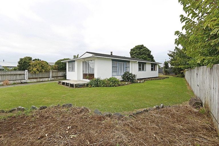 Photo of property in 14 Ponderosa Place, Opunake, 4616