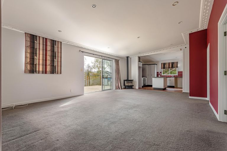 Photo of property in 2 Kowhai Street, Tokomaru, Palmerston North, 4474