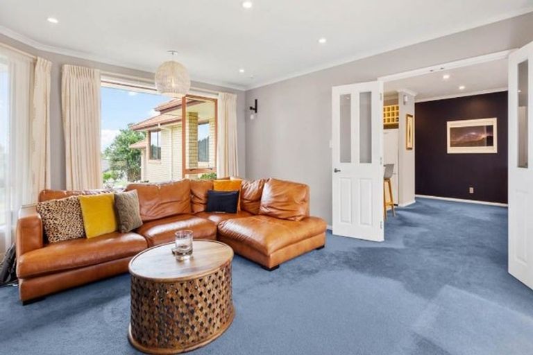 Photo of property in 69 Roberta Crescent, Orewa, 0931